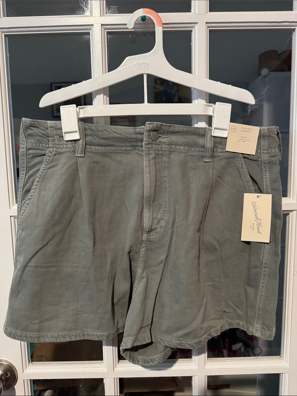 Size 14 Pleated Women’s Casual Shorts High Rise Slim Hip and Leg